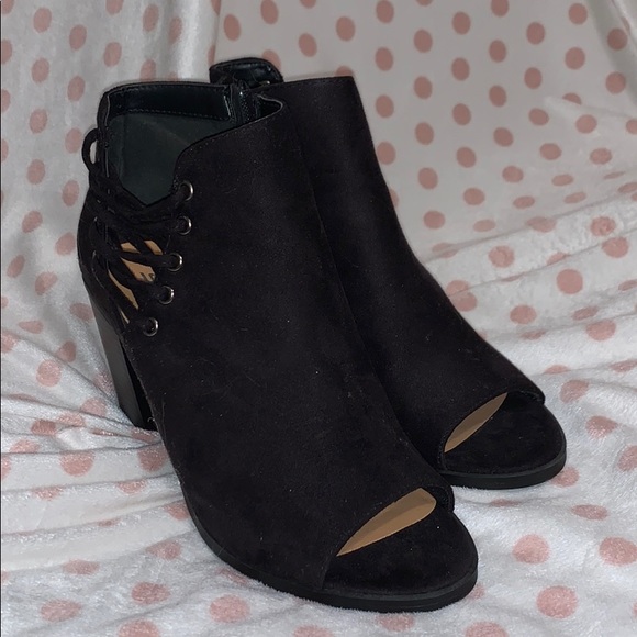 Shoes - ⚠️3 for 20//Black Heeled booties